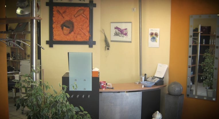 Empfangsbereich im Salon Höhr-Grenzhausen