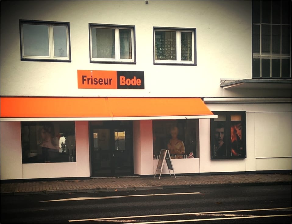 Ladenfront von Friseur Bode in der Hohenzollernstraße 40 in Koblenz